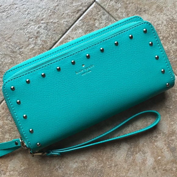 kate spade Handbags - Kate Spade large wristlet!!